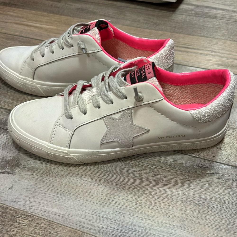 Vintage Havana hot pink size 9. No box, work twice